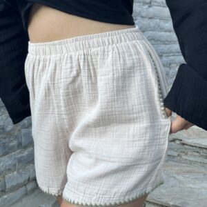 Krem Müslin Kumaş Detaylı Rahat Kesim Şort